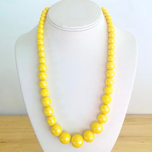 Vintage Iridescent Yellow Graduated Plastic Beaded Necklace Bead Retro 60s - Picture 3 of 6